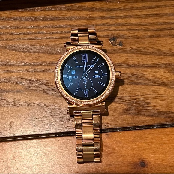 COPY - Micheal Kors smartwatch fit tracker - Picture 3 of 7